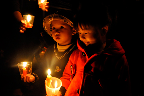 เวียดนามจัดกิจกรรมขานรับเอิร์ธ อาวเออร์๒๐๑๓